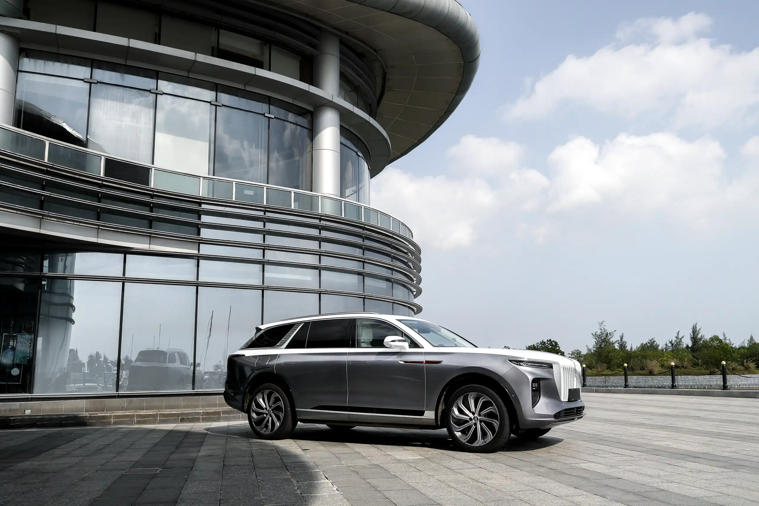 Hongqi E-HS9